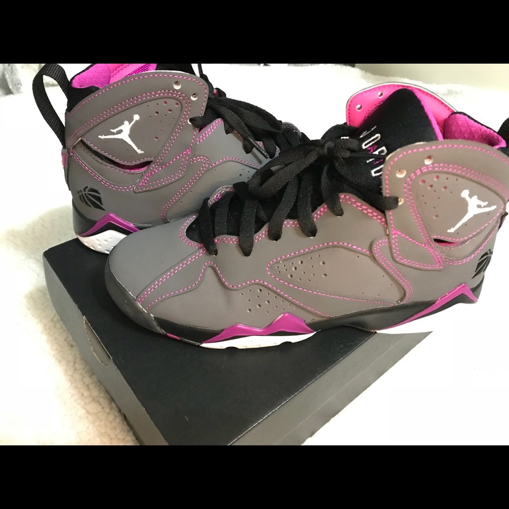 Air Jordan 7 GS “Valentine’s Day”